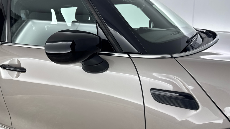 MINI Hatchback 1.5 Cooper Sport 5dr Auto Petrol Hatchback